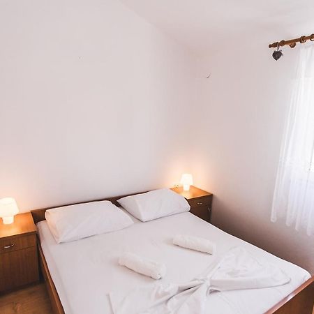 Apartmani Males 罗戈兹尼察 外观 照片