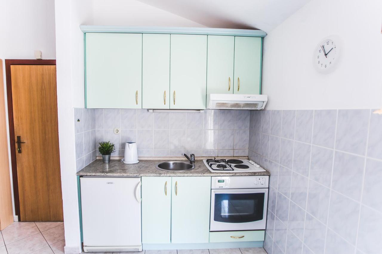 Apartmani Males 罗戈兹尼察 外观 照片